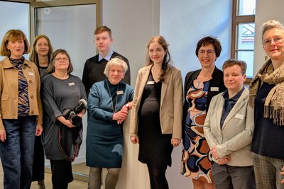 Dr. Ines Lorenz (l.) mit dem Team des Stadtarchives.