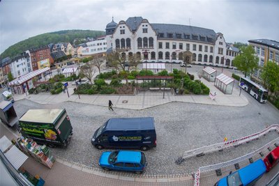 Blick auf den Postplatz in Aue: Teil des Problems ist offenbar, dass der zentrale Platz in den Abendstunden nur wenig belebt ist.