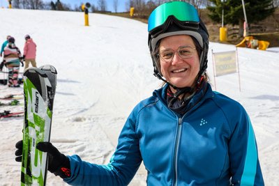 Dorothea Seidel aus Rodenkirchen hat in Eibenstock ein letztes Mal die Möglichkeit genutzt, um Ski zu fahren.