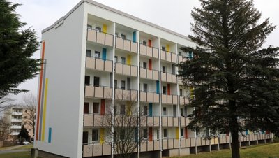 Die Fassade des Hauses an der Erzstraße 2 in Schwarzenberg zeigt sich jetzt hell und freundlich. 