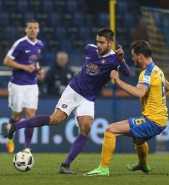 Dimitrij Nazarov (links) machte vergangene Woche gegen Braunschweig, hier gegen Quirin Moll, die beste Partie im Trikot des FC Erzgebirge. Winkt nun ein Startelfeinsatz im Derby am Sonntag?