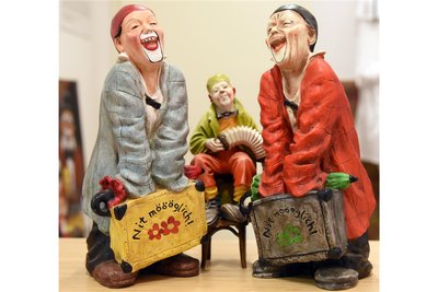 Auch Figuren, die den Schweizer Clown Grock darstellen, gehören zur Ausstellung.