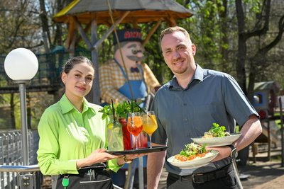 Sabrina Kaden und Michael Esche von dem Restaurant Pelzmühle in Chemnitz-Rabenstein freuen sich schon auf die Oster-Gäste.