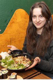 Reporterin Natalie Süß mit dem Favoriten der „Freie Presse“-Tester: Bun Bo Nam Bo.