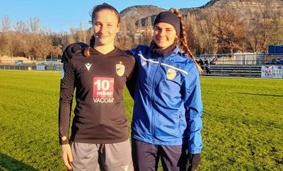 Seit dieser Saison spielen Nicole Woldmann aus Langenleuba-Oberhain (l.) und die Freibergerin Johanna Seifert gemeinsam in der 2. Bundesliga der Frauen. Zudem stehen sie im DFB-Pokal-Viertelfinale. 