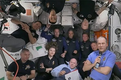 Astronauten, Kosmonauten, Weltraumtouristen: Mit insgesamt elf Personen an Bord wird es kuschelig auf der ISS. 