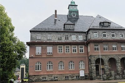 Das Meinersdorfer Rathaus wird für viel Geld saniert und zu einem Bürger- und Verwaltungszentrum umgebaut. 