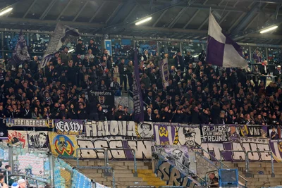 Auswärtsfans des FC Erzgebirge Aue am Mittwochabend im Ostseestadion.