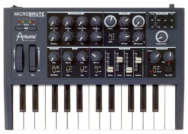Der billige Einsteiger-Synthesizer "Microbrute" der französischen Firma Arturia ist wegen seines fetten Klangs und der spielerischen Handhabung auch unter Profis derzeit ein Renner.  