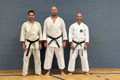 Marcus Hasterok, André Grimmer und Henry Holze (v. l.) gehörten nach der Wende zu den Karate-Pionieren in Freiberg und erwarben vor 25 Jahren ihren ersten schwarzen Gürtel.