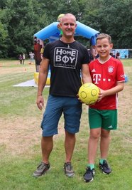 Karsten Zeiger war mit seinem Sohn Oskar schon frühzeitig beim Familien-Sporttag dabei.