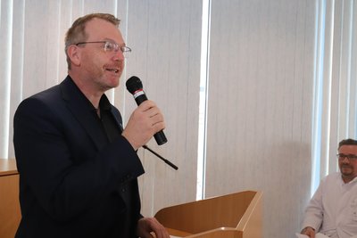 Freibergs Oberbürgermeister Sven Krüger sprach den „Grünen Damen und Herren“ am Kreiskrankenhaus Freiberg seinen Respekt aus.