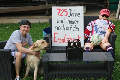 Justin Kropfgans erinnert mit der Szene an seinen Opa, der Fußball spielte.