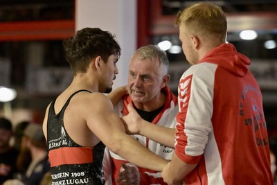 Danish Sakhizada und sein Trainer Jan Peprny haben einigen Gesprächsbedarf.