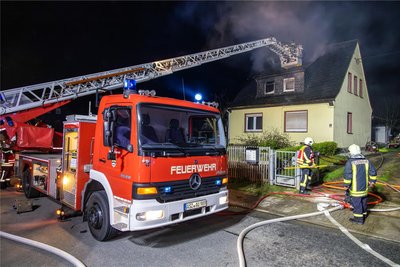 Das Zweifamilienhaus an der Alberodaer Straße ist nach der Brandnacht vorerst nicht mehr bewohnbar.