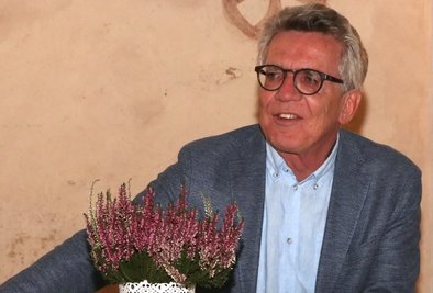 Ex-Innenminister Thomas de Maizière (CDU) am Montagabend bei seiner Lesung in der Kapelle Neuensalz. 