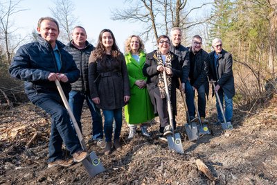 Spatenstich für den neuen Radweg.