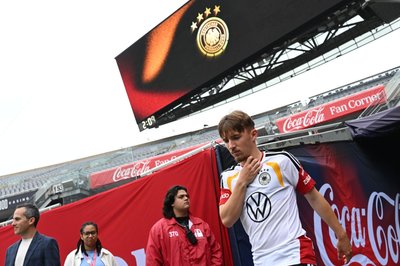 Lennart Karl auf dem Weg zum Training im Soldier Field, bei dem seine WM-Träume platzten.