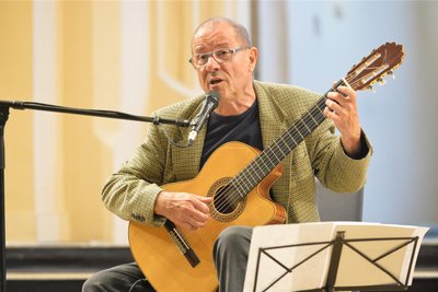 Zu einem Festakt in der Nikolaikirche gab es Geschichten und Lieder mit Christoph Wunnike und Stephan Krawczyk (Foto).