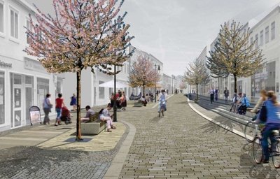 So stellen sich die Planer die Straße nach dem Umbau vor: Pflaster stattAsphalt. Und im Schatten von Bäumen rasten Leute auf Bänken.