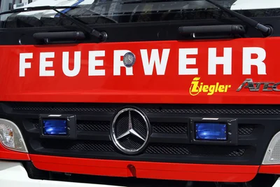 In Freiberg sind sieben Mülltonnen angezündet worden.