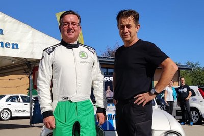 Jens Herkommer (r.) ist Hauptsponsor der Rallye Grünhain. Zur 19. Auflage im vorigen Jahr hat er den mehrfachen deutschen Rallyemeister Matthias Kahle ins Erzgebirge gelotst.