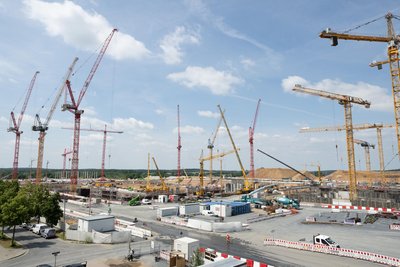 Großbaustelle für eine neue Chipfabrik bei Dresden.
