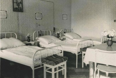 Ein Patientenzimmer der damaligen TBC-Heilstätte im Schloss Waldenburg.