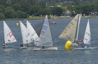 67 Boots-Besatzungen haben sich am Wochenende beim Handwerkerpokal auf der Talsperre Pöhl in sechs Klassen teilweise spannende Wettfahrten geliefert. 