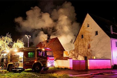 Neun Feuerwehren mit 60 Einsatzkräften eilten zum Einsatzort an der Heiersdorfer Straße. 