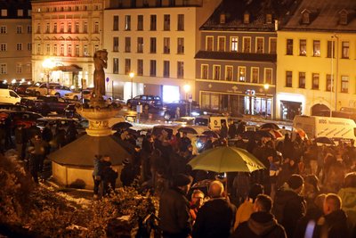 Auch in Hohenstein-Ernsttahl versammelten sich Demonstranten auf dem Altmarkt.