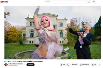 Rapperin Lisa Krasavice und Jauch-Double Andreas Scholz im neuen Videoclip „Multimillionär“, der am Donnerstag, 13. November, gegen Mitternacht online ging.