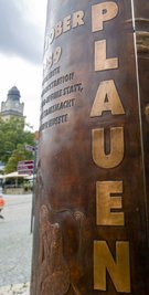  Für Montag ruft das Bündnis für Demokratie, Toleranz und Zivilcourage unter dem Motto "Mit Anstand für Abstand" dazu auf, Gesicht zu zeigen gegen die sogenannten Spaziergänge. Treffpunkt ist ab 18.30 Uhr am Wendedenkmal.