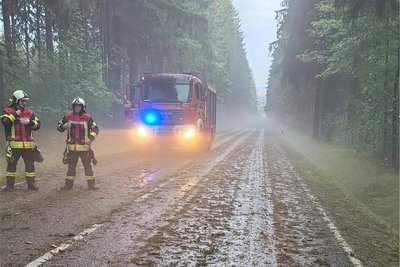 Die Feuerwehren aller Ortsteile von Grünhain-Beierfeld waren ab 17 Uhr permanent im Einsatz.