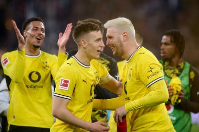 Niklas Süle (r) beendet seine Karriere. 