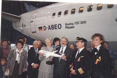 Am 21. Oktober 1993 wurde das erste Lufthansa-Flugzeug in Frankfurt/Main auf den Namen „Plauen“ getauft. Mit vor Ort: der damalige OB Rolf Magerkord und Ehefrau Regine.