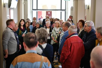 Die Abiturienten von 1975 kamen nach 50 Jahren an ihre alte Wirkungsstätte zurück: an das Rochlitzer Gymnasium.