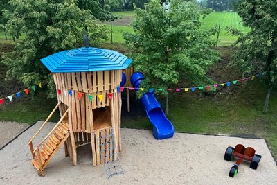 Der neue Rutschenturm der Kita „Bahnhofsspatzen“ soll an den Saydaer Wasserturm erinnern.