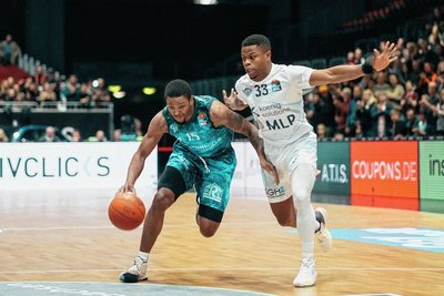 Für die Niners um Spielmacher Wes Clark, hier gegen Heidelberg im Duell mit Eric Washington, geht es im Fiba-Europe-Cup um Einiges.