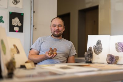 Marcus Thierfelder hat sich auf das Zeichnen von Mineralien spezialisiert.