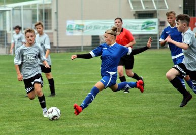 Beim Spiel der U 15 Akteure SpG Lunzenau/Göritzhain/Oberhain gegen SpG Burgstädt/Röhrsdorf gewannen die Gastgeber mit 6:2. Wobei 3 Tore von Davina Graf (Mitte)erzielt wurden.