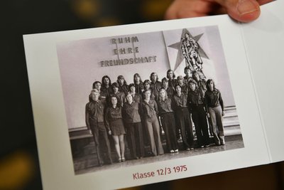 Alte Klassenfotos durften nicht fehlen. Auf dem Bild ist die Abiturklasse 12/3 zu sehen, aufgenommen im Juli 1975.