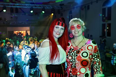 Susanne Penzis und Peggy Nestler hatten die schwerste Aufgabe des Abends inne: sie wählten die besten Kostüme.