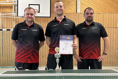 Die Sorgauer Steffen Bercke, Marcel Liebscher und Tommy Rebentisch (von links) waren nicht zu schlagen. Foto: Ingolf Kaden