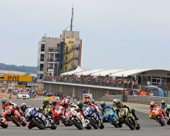  Juli 2011: Am Sachsenring dröhnen die Motoren. Zum Moto-GP im Sommer konnte noch niemand ahnen, dass wenige Wochen später eine Hiobsbotschaft die Region treffen wird. 