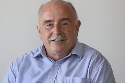 Der Glauchauer Stadtrat Roland Frenzel kennt die Probleme der Anwohner an Sandstraßen.