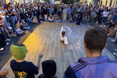 Die von der WGF gebuchte Broken Beat Crew begeisterte bei „Licht & Wein“ 2025.