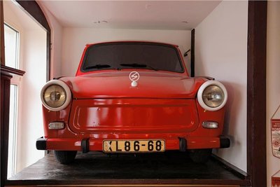 Das Trabant-Vorderteil im "Alois" ist ein echter Hingucker.