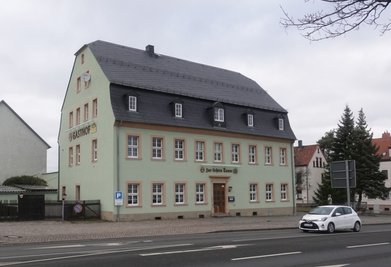 Der Gasthof "Zur Lichten Tanne" an der Ortsgrenze zwischen Zwickau und Lichtentanne ist nach mehr als einem Jahr Schließung verkauft worden und wird künftig türkisch-arabische Spezialitäten anbieten. 
