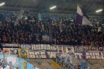 400 Beamte sichern Problemspiel zwischen Hansa Rostock und Erzgebirge Aue ab: Diese Bilanz zieht die Polizei - Auswärtsfans des FC Erzgebirge Aue am Mittwochabend im Ostseestadion.